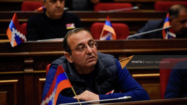 Арцвик Минасян на заседании Парламента на четвертый день акции неповиновения (4 мая 2022). Еревaн - Sputnik Армения