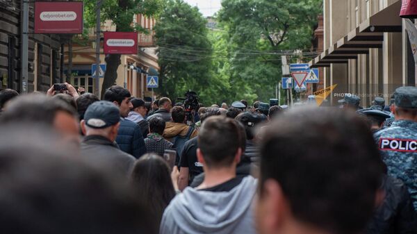 Протестное шествие оппозиции на улице Пушкина (3 мая 2022). Еревaн - Sputnik Армения
