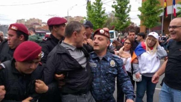 Նախկին ոստիկանապետ Վալերի Օսիպյանին բերման ենթարկեցին - Sputnik Армения