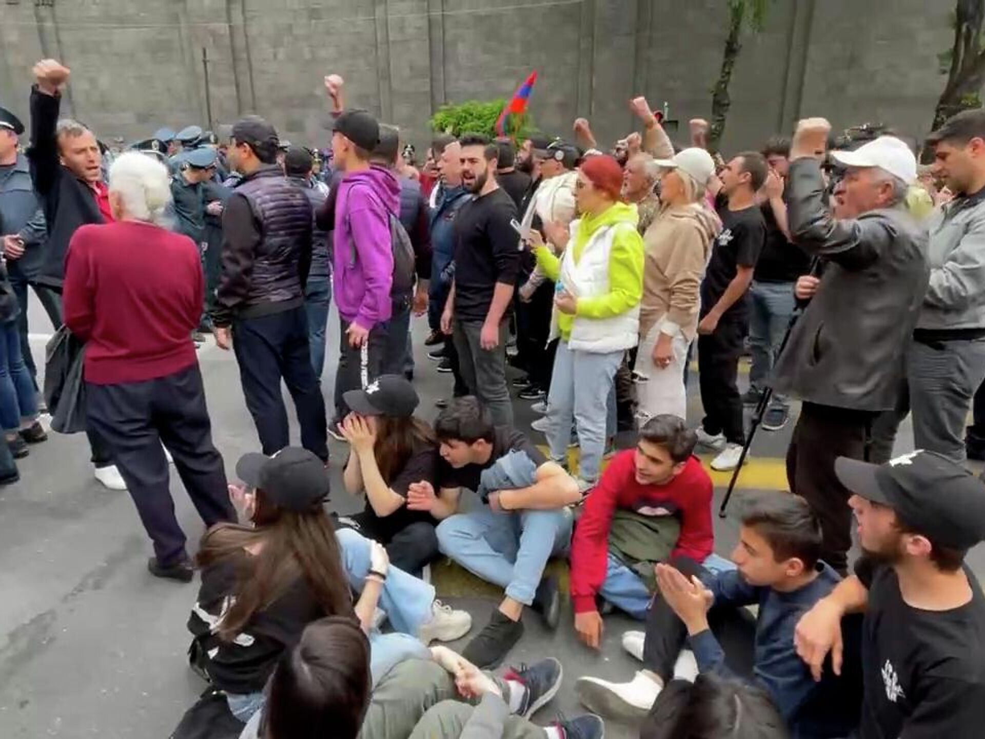 Новости армении на сегодня свежие срочно. Протесты. Протесты в Ереване. Бунт в Армении 2016.