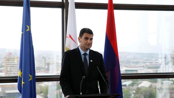 Мэрия Еревана подписала договор о приобретении 12-метровых автобусов (6 мая 2022). Ереван - Sputnik Армения