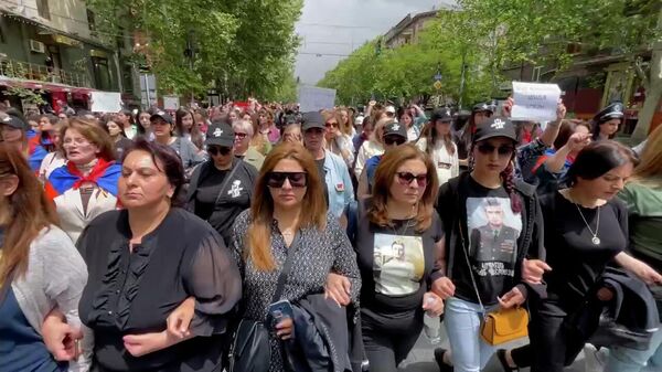 В Ереване проходит женское шествие оппозиционного движения Сопротивление. - Sputnik Армения