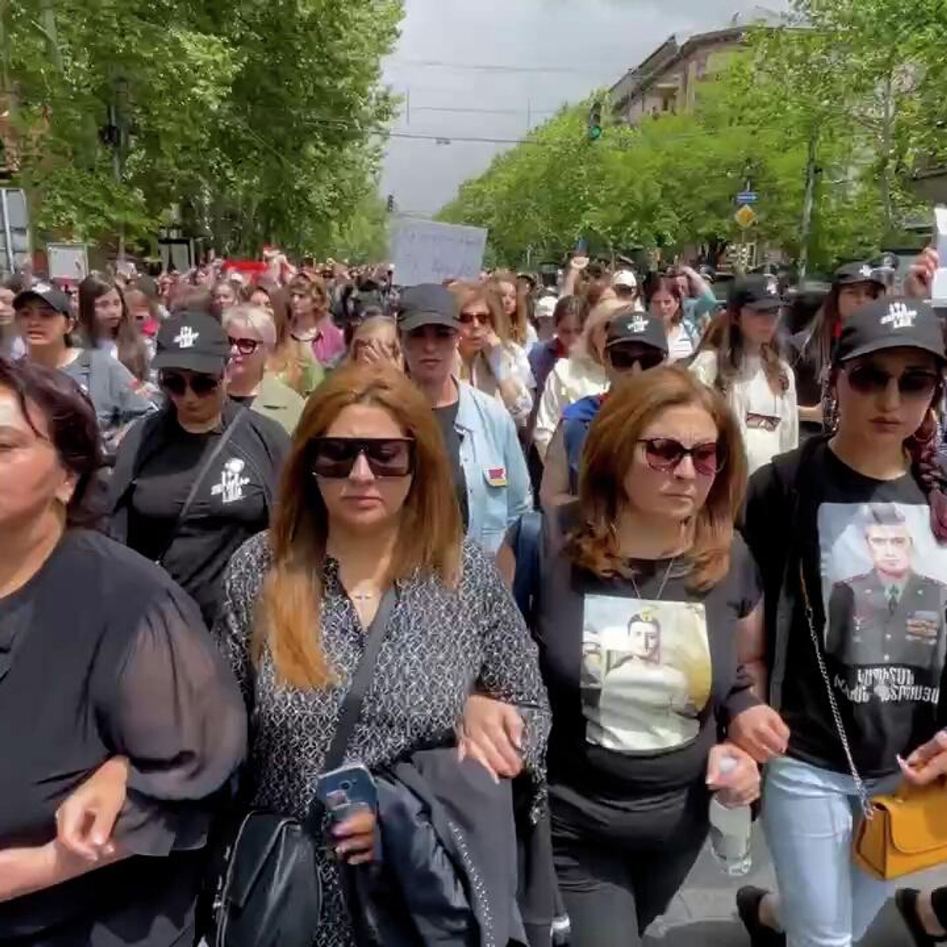 Женщины еревана. Шествие женщин. Оппозиционное шествие Армения. Сайт женщина в Ереване. Женское шествие Ереван.