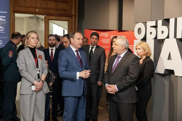 Посол РА в России Вагаршак Арутюнян посетил Музей Победы на Поклонной горе (8 мая 2022). Москва - Sputnik Армения