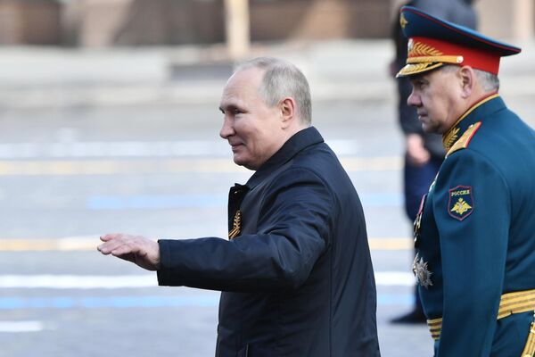 ՌԴ նախագահ Վլադիմիր Պուտինը Մոսկվայում  Մեծ հաղթանակի շքերթի ժամանակ - Sputnik Արմենիա