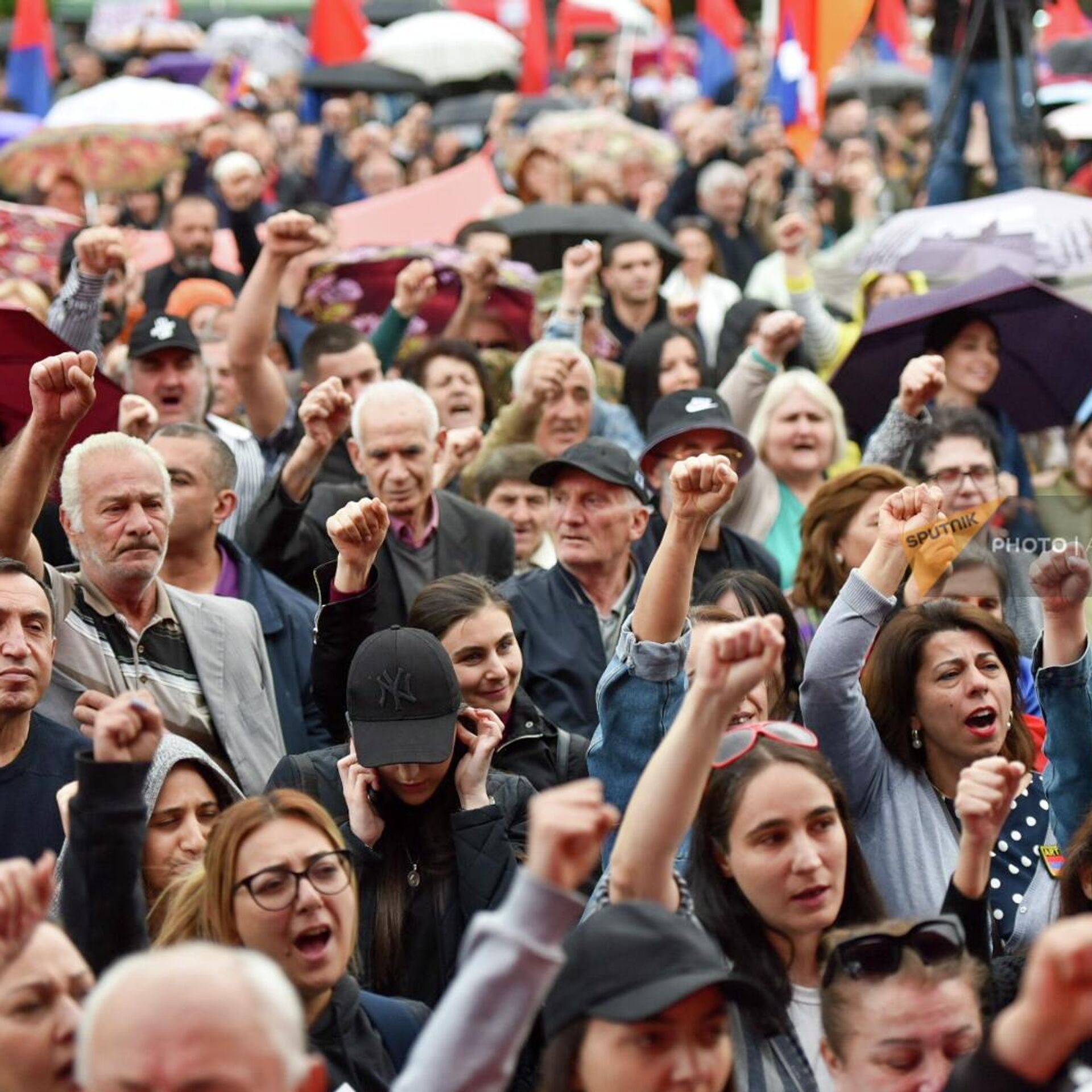 База оппозиционеры 2022 2024. Армения митинги оппозиции 2022. Митинги май Армения. Митинг Ереван 9.05. 9 Мая 2022 во Франции.