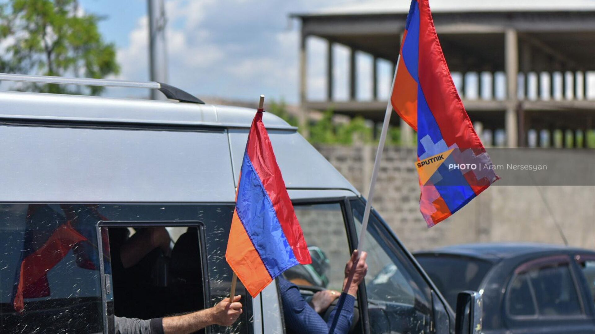 Участники автопробега с флагами на 11-й день акции неповиновения (11 мая 2022). Еревaн - Sputnik Армения, 1920, 20.05.2022