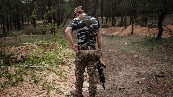 Украинский солдат возле Лимана, Восточная Украина - Sputnik Армения