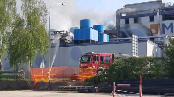 Пожарные на месте взрыва на химическом заводе Меламин в Кочевье (12 мая 2022). Словения - Sputnik Армения