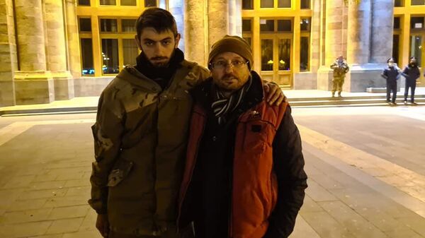 Пегам Манукян с сыном Тароном - Sputnik Армения