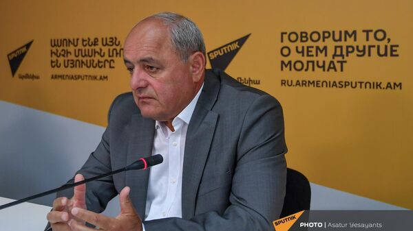 Бывший замминистра сельского хозяйства Гарник Петросян на пресс-конференции в мультимедийном пресс-центре Sputnik (13 мая 2022). Еревaн - Sputnik Армения