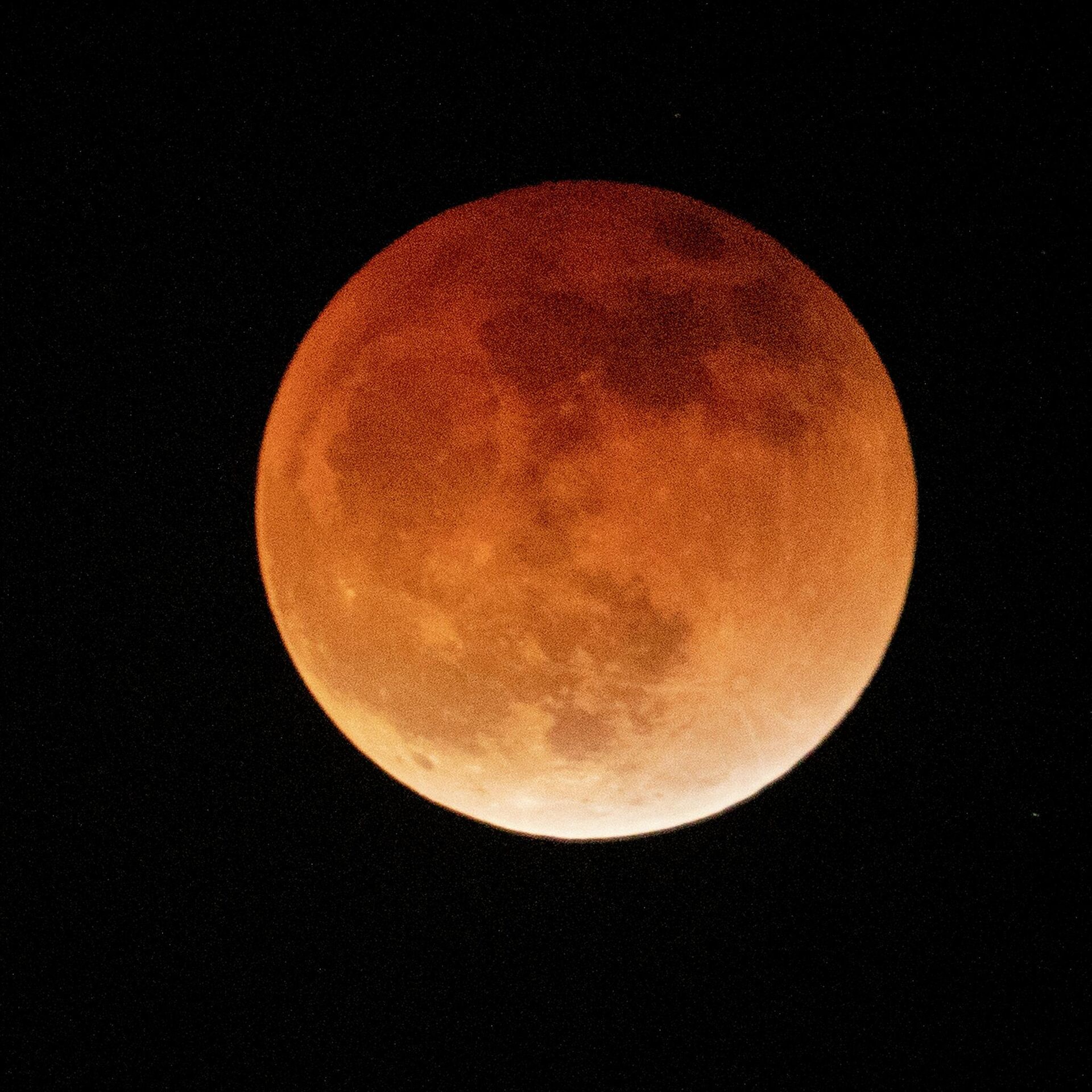 Какая луна будет 16. Лунное затмение. Какого цвета сегодня Луна. Период красной Луны 2022. Солнце и Луна 16:9.