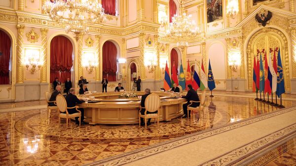 Премьер-министр Никол Пашинян на встрече лидеров государств - членов ОДКБ (16 мая 2022). Москва - Sputnik Армения