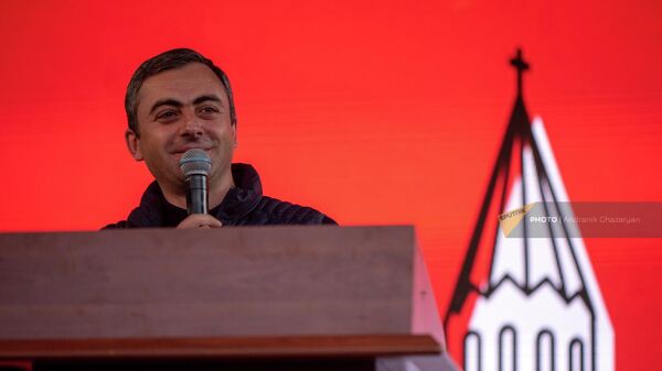 Ишхан Сагателян выступает на митинге оппозиции в рамках акции неповиновения на площади Франции (15 мая 2022). Ереван - Sputnik Армения