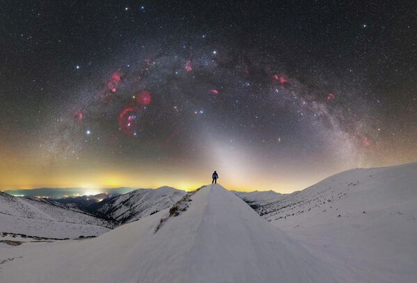 Снимок Winter sky over the mountains словацкого фотографа Tomáš Slovinský , вошедший в список 25 лучших фотографий конкурса 2022 Milky Way Photographer of the Year. Снимок Winter sky over the mountains словацкого фотографа Tomáš Slovinský , вошедший в список 25 лучших фотографий конкурса 2022 Milky Way Photographer of the Year. - Sputnik Армения