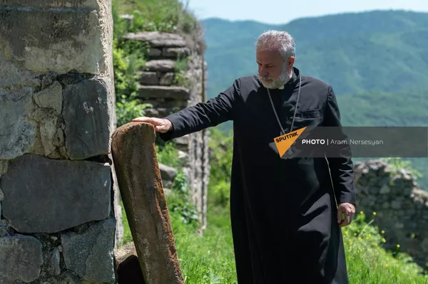 Настоятель монастырского комплекса Акопаванк отец Ованнес Ованнисян - Sputnik Армения