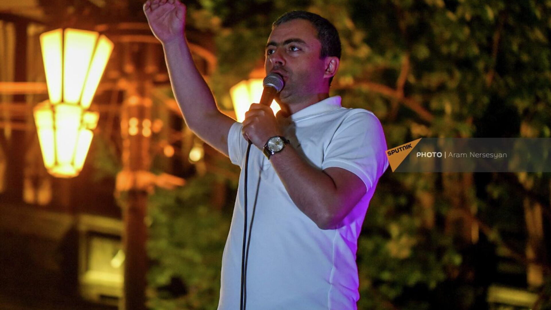 Ишхан Сагателян выступает перед участниками митинга оппозиции в рамках акции неповиновения (19 мая 2022). Еревaн - Sputnik Армения, 1920, 19.05.2022