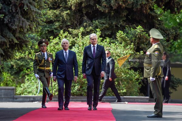 Почетный караул на встрече президентов Армении и Литвы Ваагна Хачатуряна и Гитанаса Науседы - Sputnik Армения