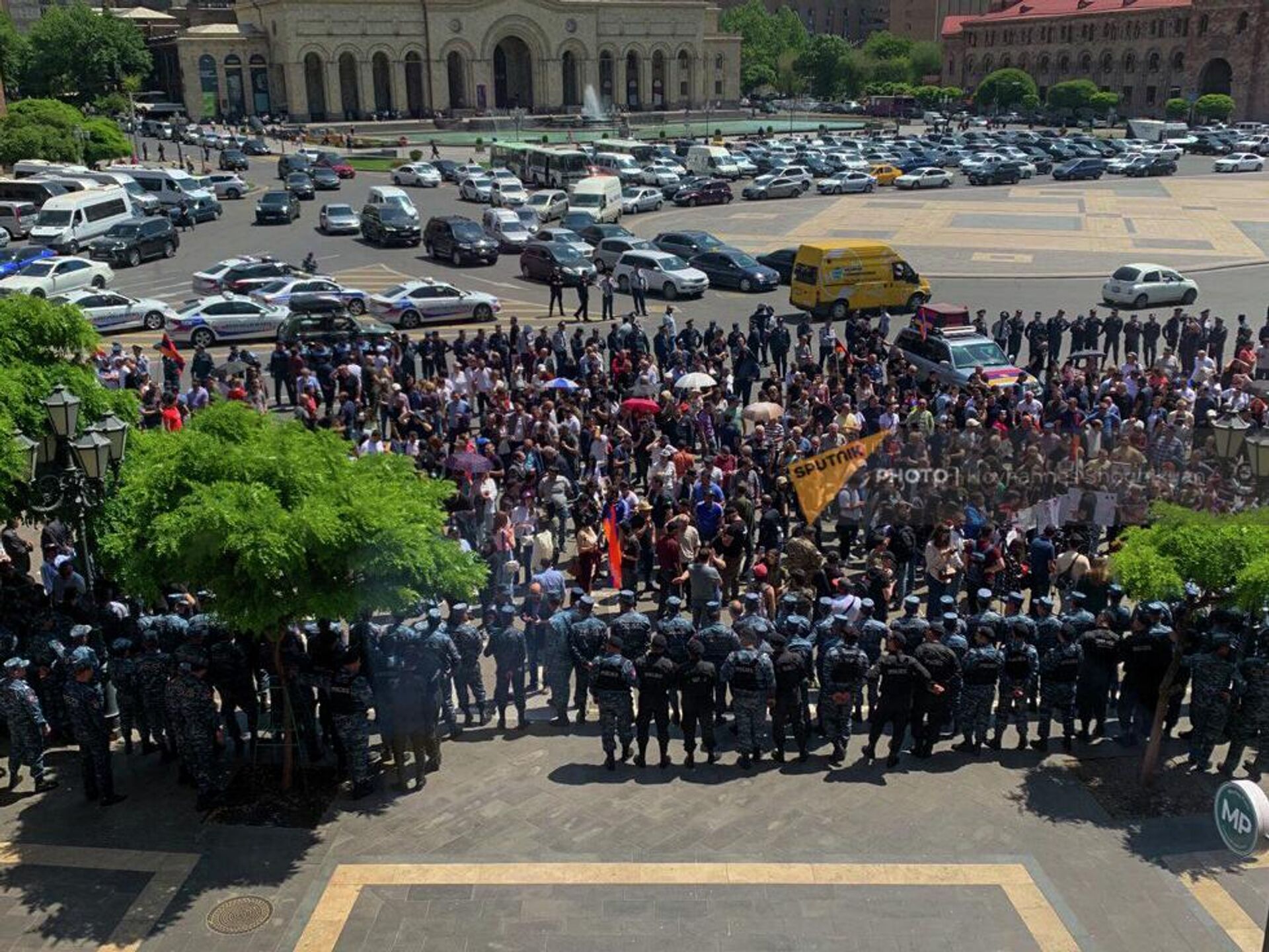 Участники акции протеста на площади Республики (20 мая 2022). Еревaн - Sputnik Армения, 1920, 20.05.2022