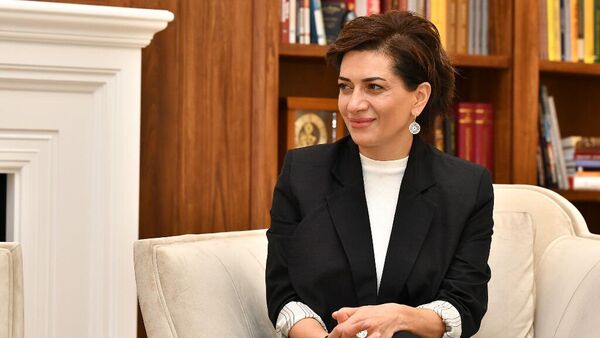 Анна Акопян во время встречи с супругой президента Латвии (20 мая 2022). Еревaн - Sputnik Армения