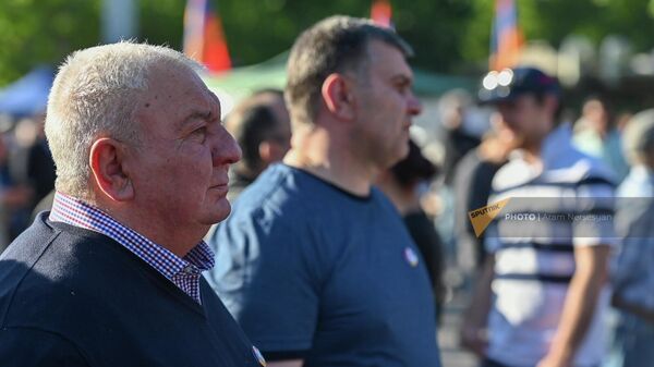Юрий и Григорий Хачатуровы на митинге оппозиции на площади Франции (21 мая 2022). Еревaн - Sputnik Արմենիա