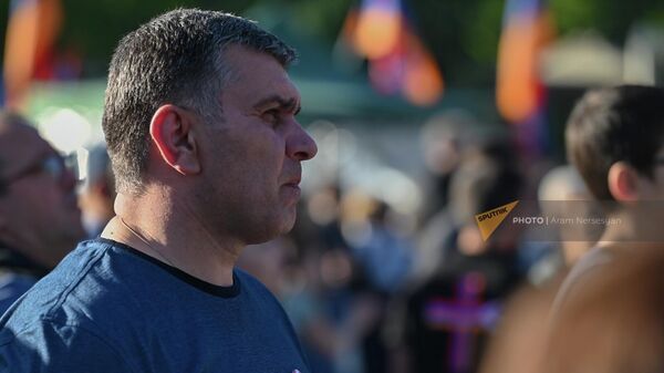 Григорий Хачатуров на митинге оппозиции на площади Франции (21 мая 2022). Еревaн - Sputnik Армения