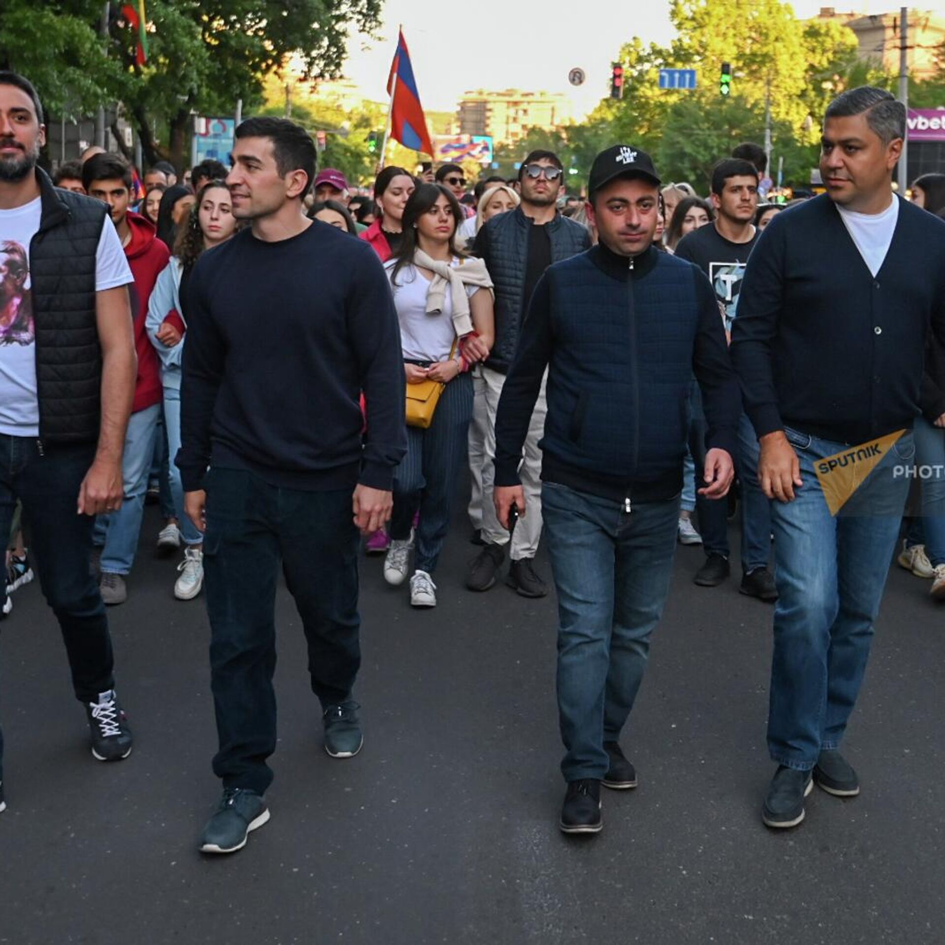 Новости армении сегодня последние. Митинг в Ереване. Армянская оппозиция. Ереван оппозиция. Оппозиция во Франции.