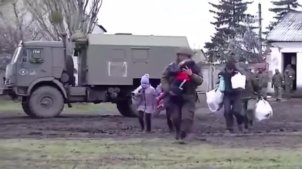 Российские военные эвакуировали более 60 жителей Харьковской области в Белгородскую область - Sputnik Արմենիա