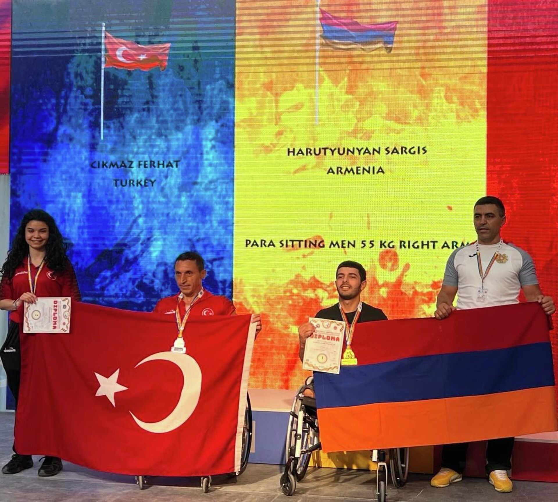 Саркис Арутюнян, потерявший обе ноги в 44-дневной войне, стал чемпионом Европы по армрестлингу Саркис Арутюнян, потерявший обе ноги в 44-дневной войне, стал чемпионом Европы по армрестлингу - Sputnik Армения, 1920, 23.05.2022