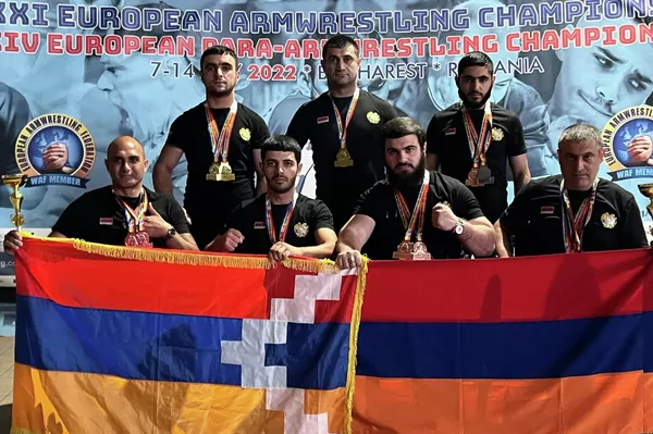 Саркис Арутюнян, потерявший обе ноги в 44-дневной войне, стал чемпионом Европы по армрестлингу - Sputnik Армения