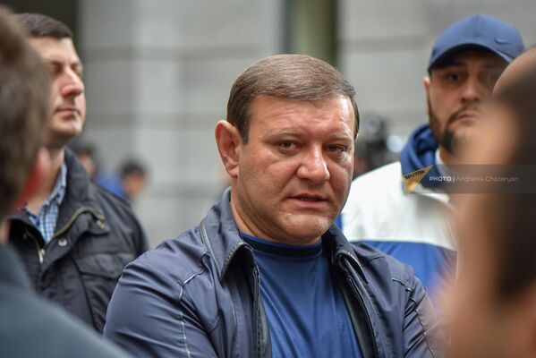 Депутат от фракции &quot;Честь имею&quot; Тарон Маркарян также участвует в акции   - Sputnik Армения