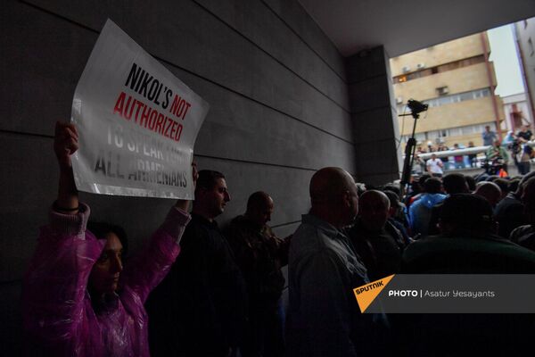 И вновь кадры акции у правительственного здания  - Sputnik Армения