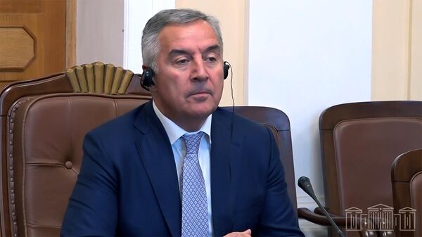 Президент Черногории Майло Джуканович на встрече с председателем Парламента Армении (27 мая 2022). Еревaн - Sputnik Армения