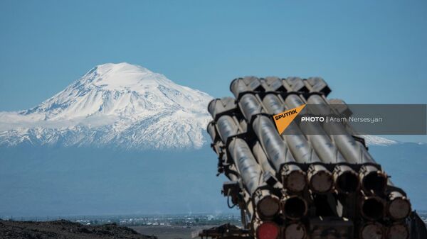 Подразделения ракетно-артиллерийских войск армянской армии проводят учения на одном из полигонов республики - Sputnik Армения