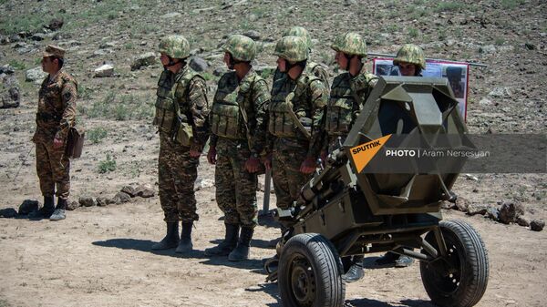 Подразделения ракетно-артиллерийских войск армянской армии проводят учения на одном из полигонов республики - Sputnik Армения