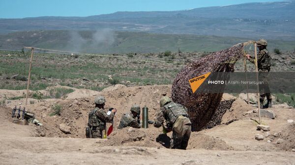 Подразделения ракетно-артиллерийских войск армянской армии проводят учения на одном из полигонов республики - Sputnik Армения