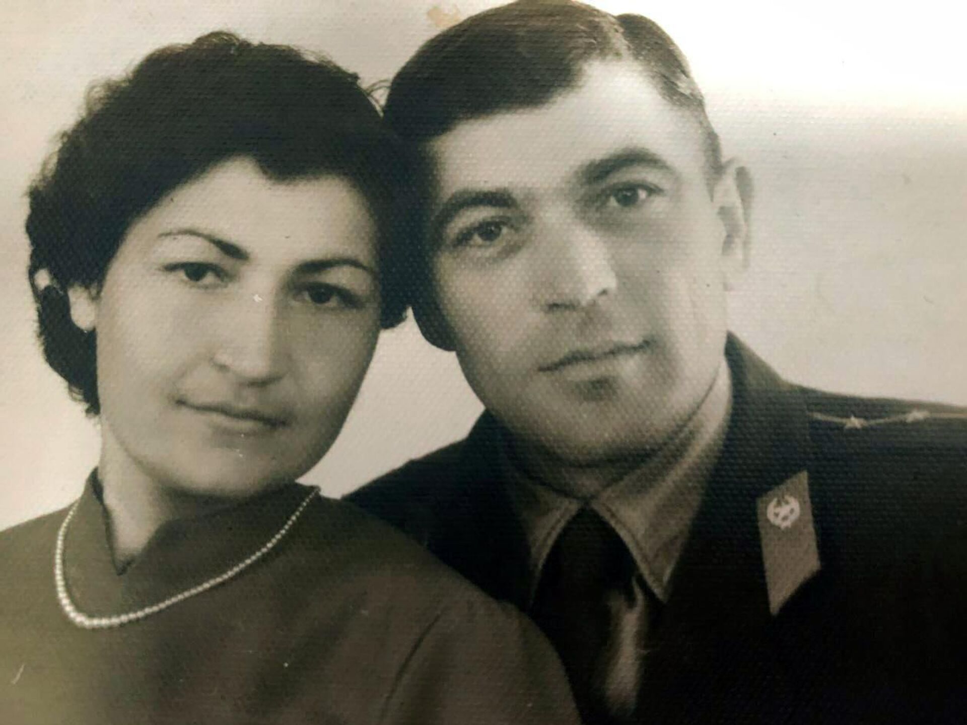 Участник Великой Отечественной войны, капитан Михаил Пажитнев с женой - Sputnik Армения, 1920, 28.05.2022