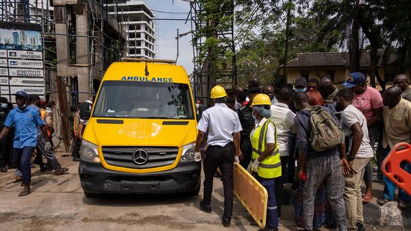Машина скорой помощи перевозит раненых в Лагосе - Sputnik Армения