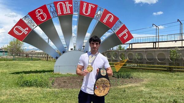 Четырехкратного чемпиона Европы Ованнеса Бачкова встречают в Гюмри после завершения ЧЕ 2022 (31 мая 2022). Гюмри - Sputnik Армения