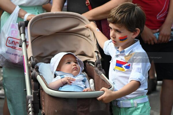 Шествие оппозиционного движения Сопротивление в Международный день защиты детей (1 июня 2022). Еревaн - Sputnik Армения