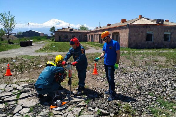 Тренинг Технология ведения аварийно-спасательных работ в завалах был проведён специалистами Российско-армянского центра гуманитарного реагирования - Sputnik Армения