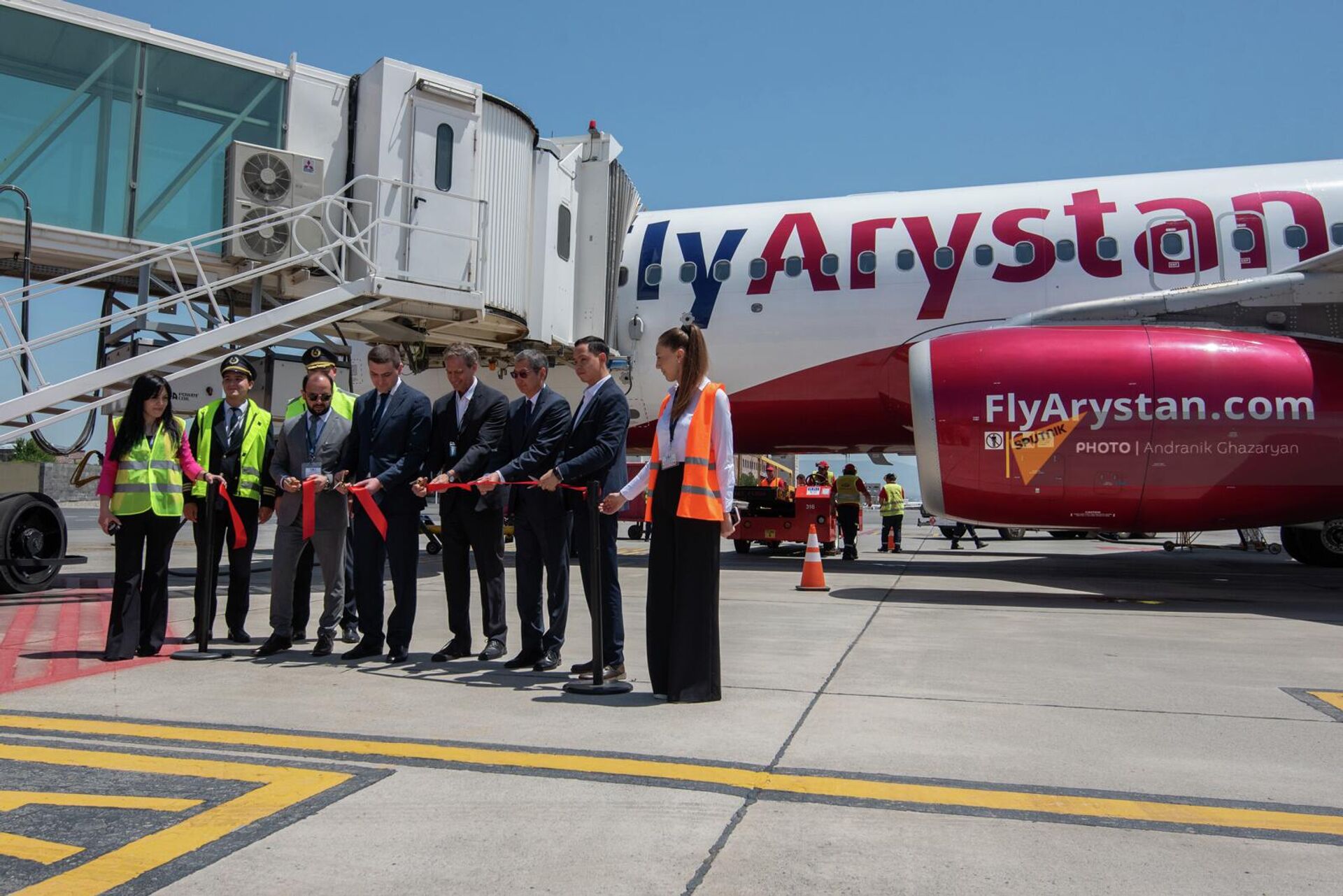 В аэропорту Звартноц приземлился первый рейс авиакомпании FlyArystan (2 июня 2022). Еревaн - Sputnik Արմենիա, 1920, 02.06.2022