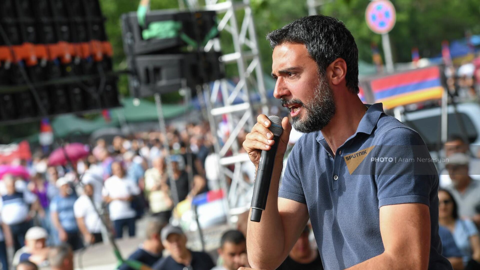 Арам Вардеванян выступает с речью перед сторонниками на площади Франции (3 июня 2022). Еревaн - Sputnik Армения, 1920, 07.06.2022
