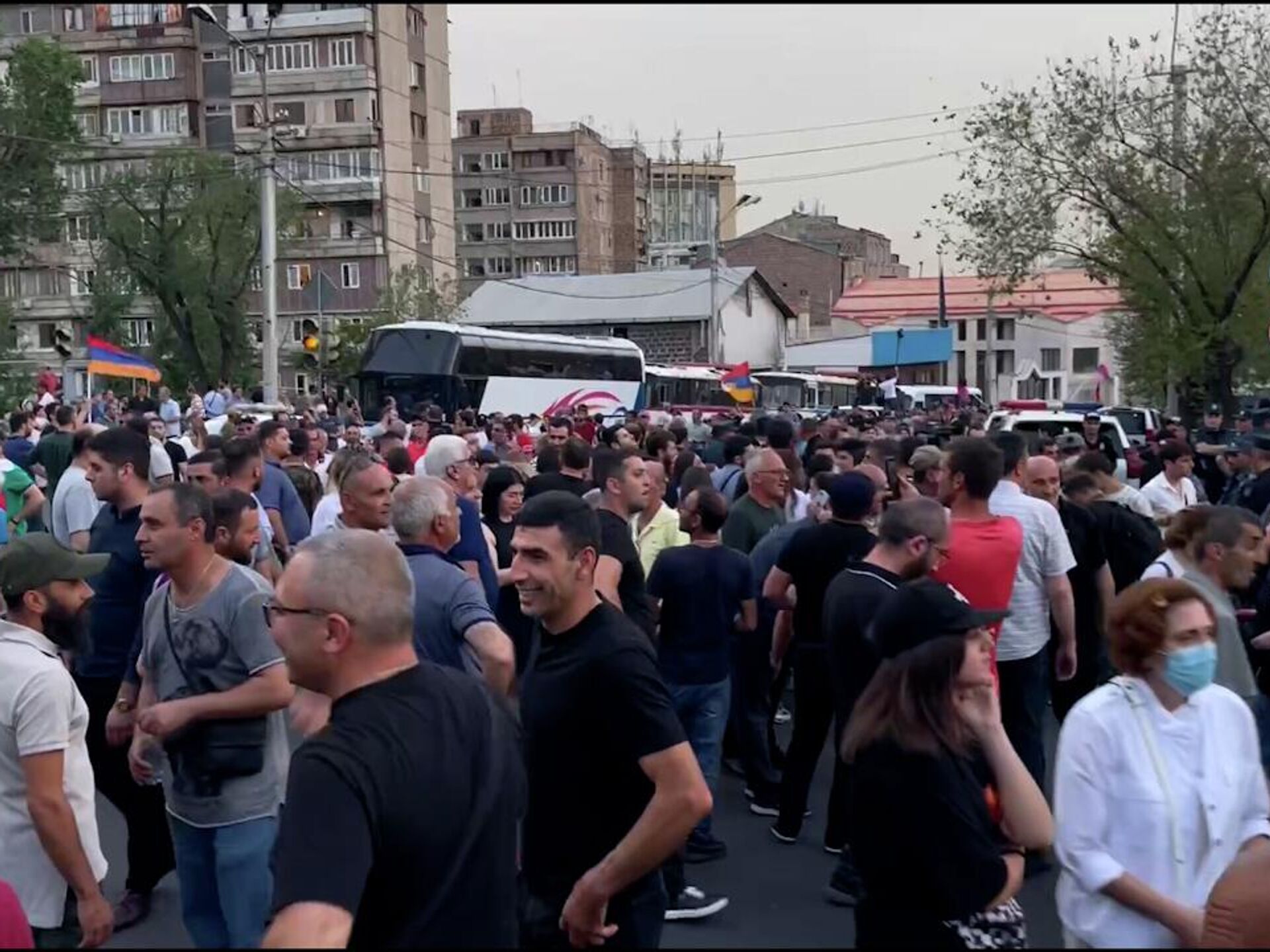 Последние новости армении сегодняшний. Ереван столкновения. Оппозиция в Ереване. Армянская оппозиция. Оппозиция в Ереване сегодня.