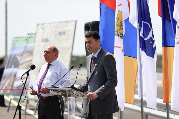 Премьер-министр Никол Пашинян присутствовал на церемонии открытия нового участка дороги Аргаванд-Ширак (4 июня 2022). Еревaн - Sputnik Армения