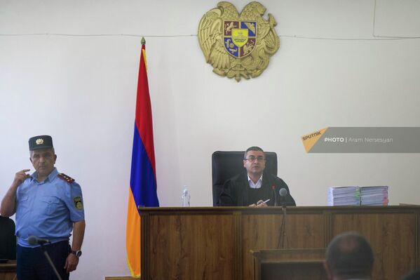 Судья Манвел Шахвердян на судебном заседании по делу экс-министра обороны Давида Тонояна (6 июня 2022). Еревaн - Sputnik Армения