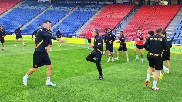 Тренировка нашей сборной перед игрой со командой Шотландии в Хэмпден Парк (7 июня 2022). Глазго - Sputnik Армения