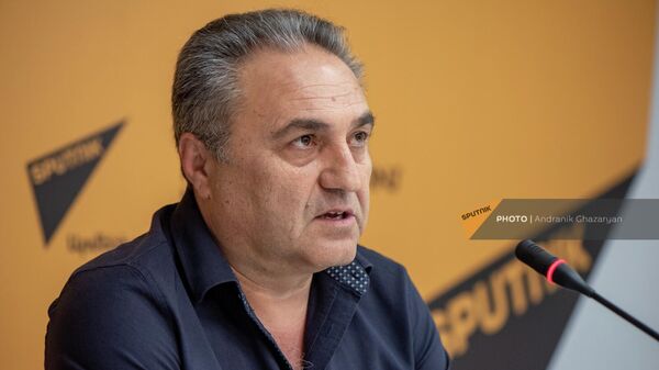 Политический аналитик Армен Багдасарян на пресс-конференции в мультимедийном пресс-центре Sputnik (8 июня 2022). Еревaн - Sputnik Армения