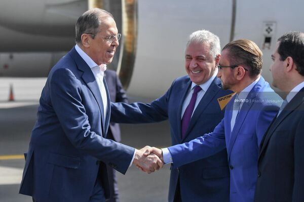 Министр иностранных дел России Сергей Лавров прибыл с рабочим визитом в Армению  - Sputnik Армения