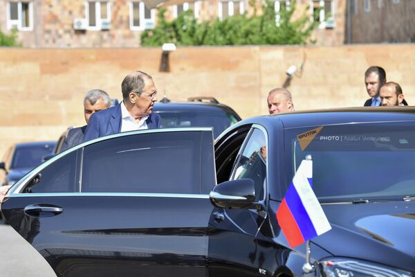 Министр иностранных дел России Сергей Лавров прибыл с рабочим визитом в Армению  - Sputnik Армения